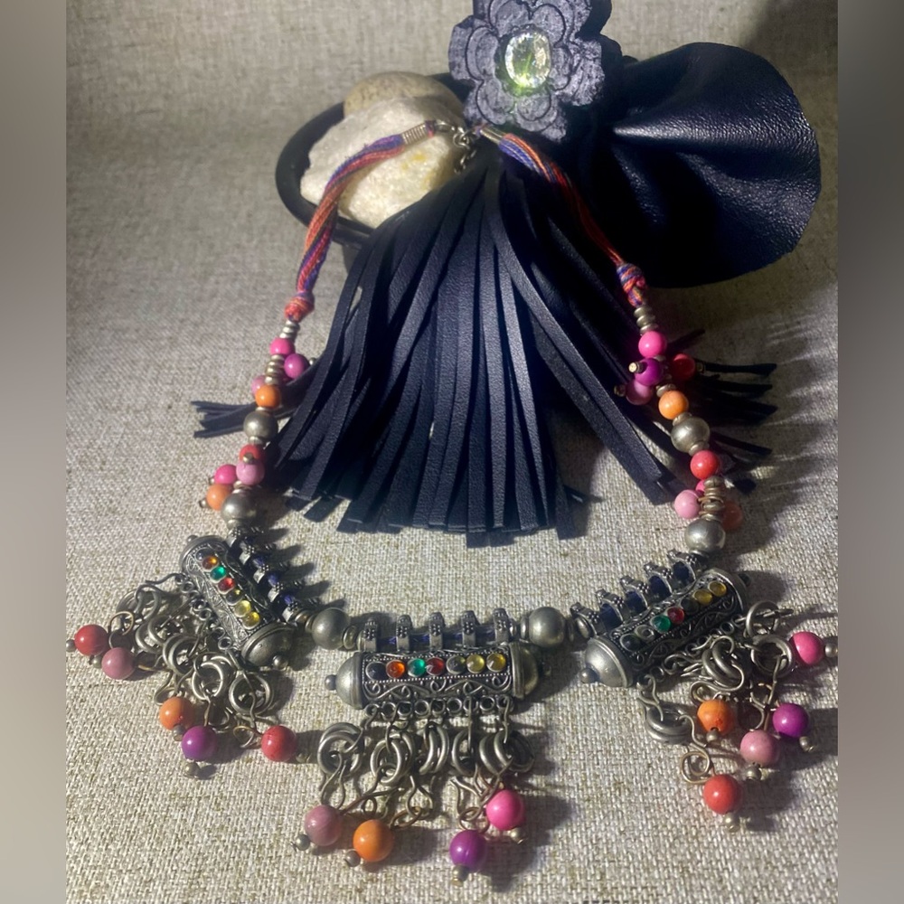 ✨Vintage necklace, in silver color, small colored and metallic beads. ✨